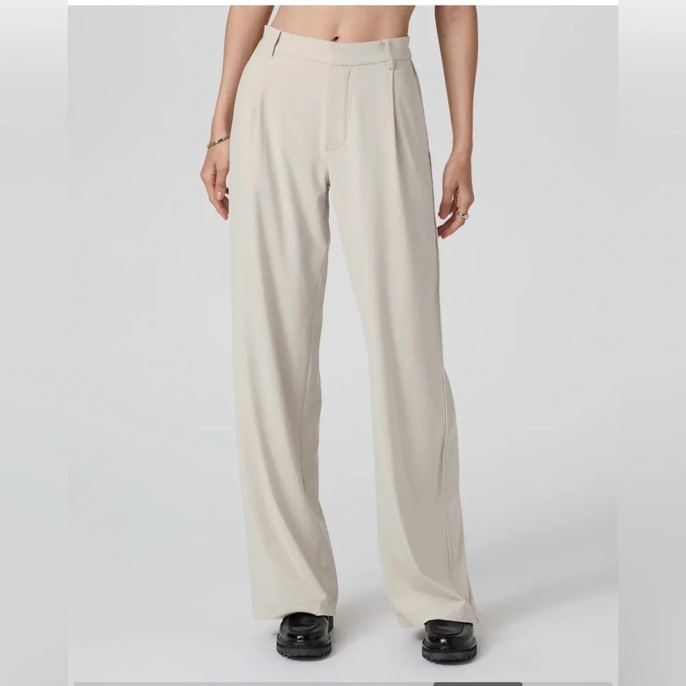 Vuori Villa Trouser Short - Picture 1 of 3